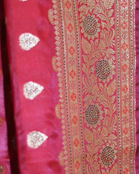 Exquisite Pink Banarasi Semi-Silk Saree with Ornate Zari Border